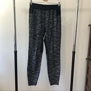 In mind pant. Small. Black/white.